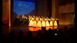 Русские народные песни и чеченские танцы