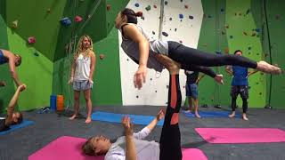 Acroyoga. Yoga that connect people - Verm City