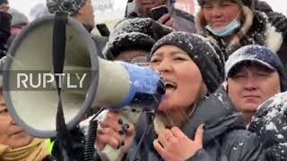 Kazakhstan: Police and protesters scuffle at demo against rise of liquefied gas price in Atyrau