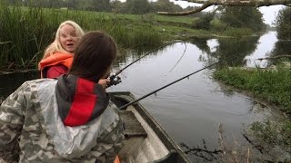 Girls fishing wt lures: huge monster fish attacks pike. Рыбалка: щука атакует щуку.