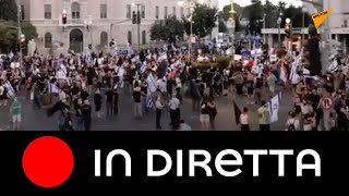 Gerusalemme, protesta di massa contro il premier israeliano Netanyahu