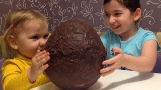 Разбили молотком.Огромное шоколадное яйцо с сюрпризом.Лунтик и его друзья.(Эмилия)/Chocolate egg