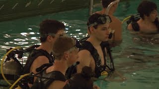 Students take classroom underwater in 'Science in the Sanctuary' class