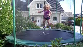 дети на батуте дети играют в невидимки jumping kids Video for Children Kids Trampoline Kids Vlog