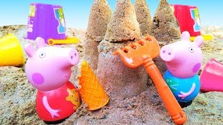 Peppa Pig toys: Peppa and George build a castle.