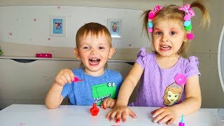 Кристина красит глаза и ногти, играет с Baby born, кормит Панду слаймом и играет в мяч с Глебом