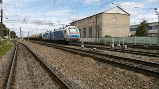 БКГ1-005 с грузовым поездом