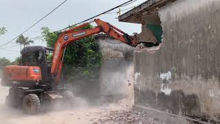 Máy cẩu dỡ nhà cũ - xây nhà gỗ 5 gian - Thờ Gia Tiên - phần 1