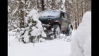 нива 2131 штурмует снег