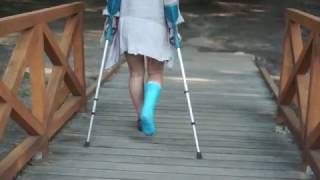 Maria real short leg cast trailer