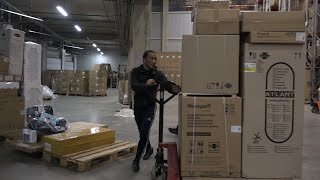 Как кыргызстанский чемпион ММА работает грузчиком в Москве — видео