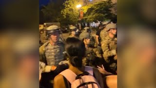 Demonstranții infruntă militarii care protejează Casa Albă