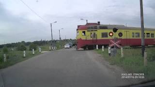 Танец перед ЖД переездом CKD 816