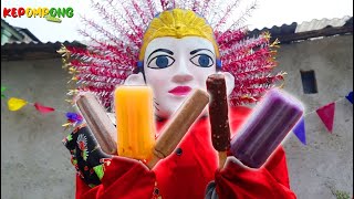 ONDEL ONDEL di beliin ES KRIM BANYAK!! KEPOMPONG BALON - ONDEL ONDEL