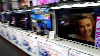 Телевизоры Sony и другие в магазине.