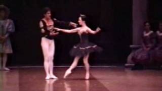 Black Swan Yoko & Nonoy
