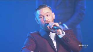 Конор Макгрегор дает интервью в Манчестере 2017