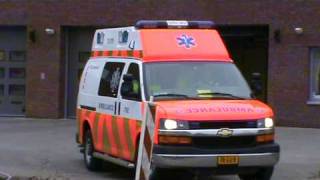 zwaalichten showtje ambulance GGD 13-115 in Almere
