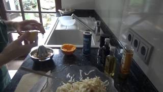 Selleriesalat 1 x gekocht und 1 x roh (vegan)         (Werbung/Produktplazierung unbezahlt)