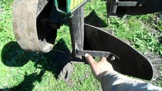 Регулировка навесного плуга перед пахотой. Adjustment hinged plow before plowing