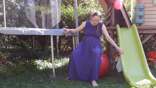 Woman livestreams unassisted birth of her 6th child in her garden