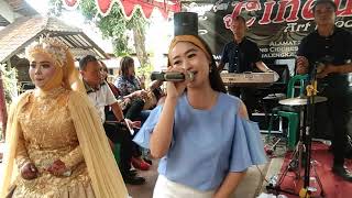 Dessy Wedding naik ke panggung bergoyang bersama CINEUR ART PRODUCTION
