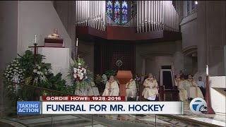 Hundreds gather for Gordie Howe funeral