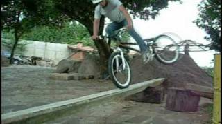 Guilherme Magno.   Becausebike.com - Neonbike.com