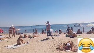 Сексуальний продавець на пляжі. Затока. Райська насолода