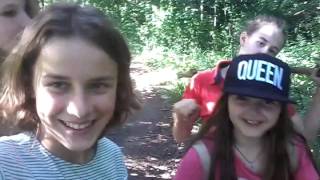 Девачки украли телефон и сняли видео