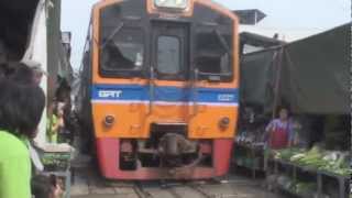 Pasar Landasan Kereta Api Thailand