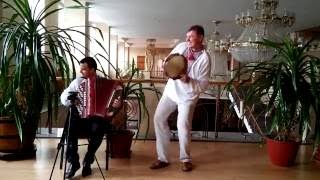 Прокопович зажигает на бубне, Playing the tambourine