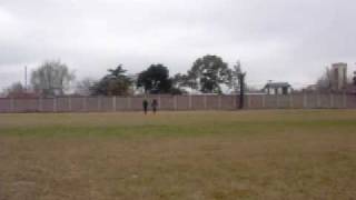 Dos personas corriendo juntas.-