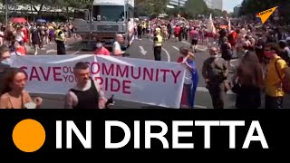 #Berlino: persone manifestano alla parata LGBT