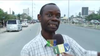 Baadhi ya wakazi wa Dar es Salaam wakatisha katika viunga vilivyozuiliwa eneo la Mwenge mpakani.