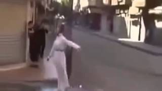 Сирия! дразнят снайпера! ни детские игры