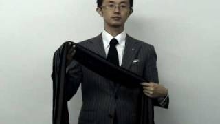 メンズマフラーの巻き方　クロスノット1
