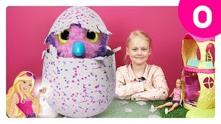 Играем с HATCHIMALS. Куклы Barbie нашли Хетчималс в парке