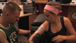 Lynette's Albuquerque - Lynette Gets a Tattoo