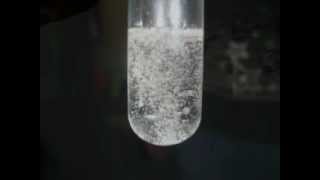 Reacción química del ácido clorhídrico