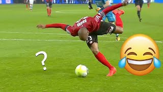لحظات مضحكه في كره القدم ولقطات غريبه 2019