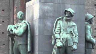PIAZZA CASTELLO A TORINO : MONUMENTO A EMANUELE FILIBERTO DUCA D'AOSTA - 2 - 11 - 2014.