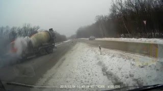 ДТП, Воронежская область, 04 12 2015. Под бетономешалку