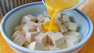【小穎美食】豆腐不要直接炒著吃，淋2個雞蛋，比吃肉還香，一周吃7次也不膩