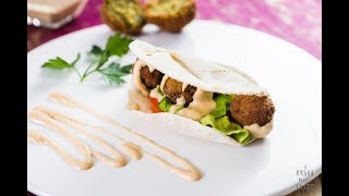 Falafel acompañado de Pan Árabe, deliciosa receta.