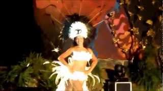 Tapati 2013, 6° Noche - Uka Maeha con traje de plumas