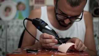 Erregiro creating Nicki Minaj custom Blythe doll