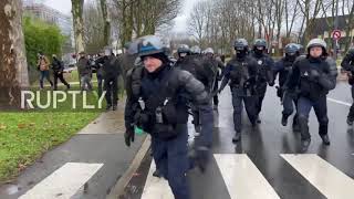 France: Clashes between Antifa and police outside Zemmour meeting