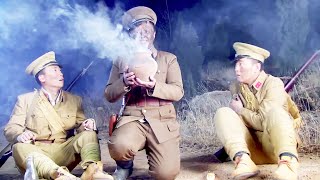八路軍用酒罈子裝地雷，偽軍隊長以為撿到了大寶貝，一打開罈子就被炸開了花！ ️ 抗日