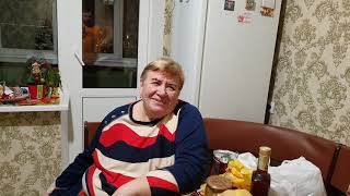 Надя приехала накормила